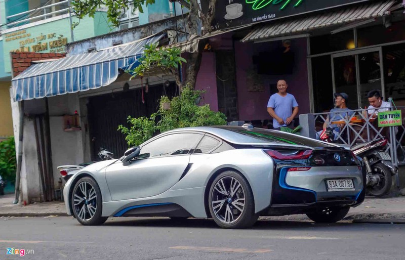 Thieu gia ve so Soc Trang &quot;cuoi&quot; sieu xe BMW i8 tai SG-Hinh-6